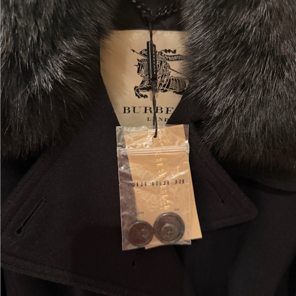 Burberry Women's Black Trench Coat with Fur Collar - Picture 2 of 10